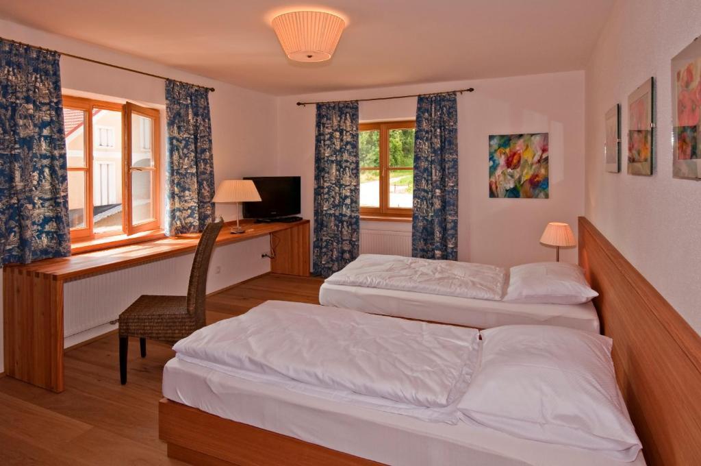 Gastehaus Schloss Bernau Hotel Fischlham Room photo
