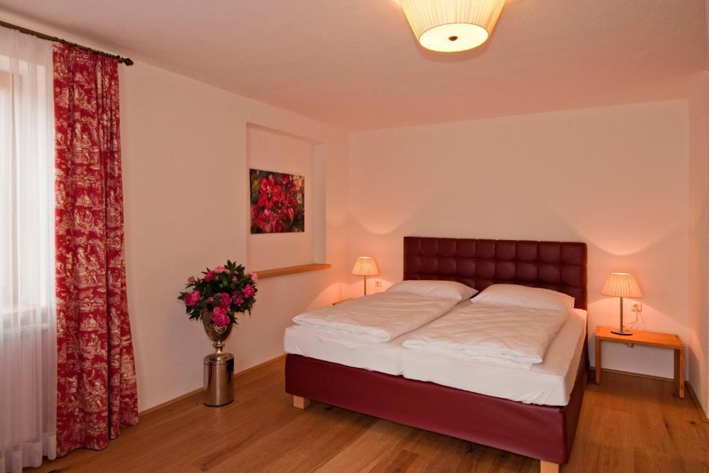 Gastehaus Schloss Bernau Hotel Fischlham Room photo